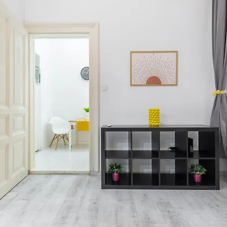 Quiet Cozy Art - Center, Near Metro Διαμέρισμα *