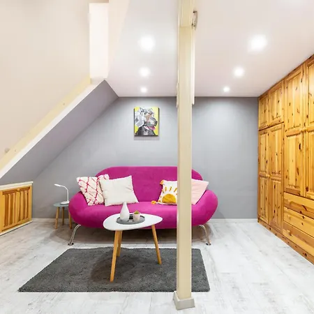 Quiet Cozy Art - Center, Near Metro Διαμέρισμα